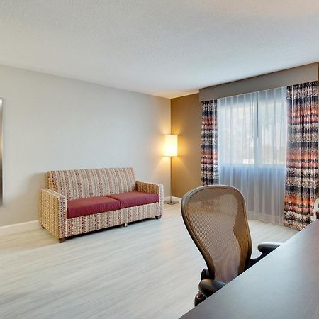 Orangewood Inn & Suites Kansas City Airport Quarto foto