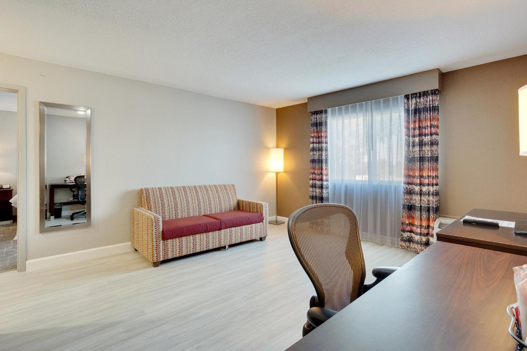 Orangewood Inn & Suites Kansas City Airport Quarto foto